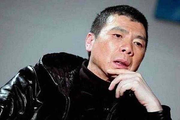 梁10个字怒撕冯小刚, 冯小刚不敢吭声? 网友: 老