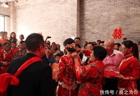 我出嫁，我爸妈不请自来送20万，有钱老公和公婆知道后当场悔婚