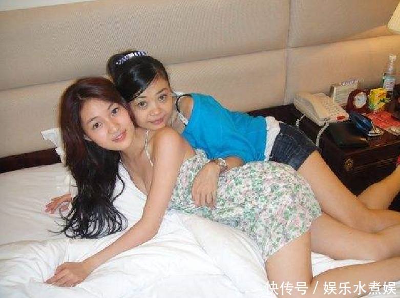 三名女子因不拉窗帘被邻居举报，大爷：她们这样会影响我孙子