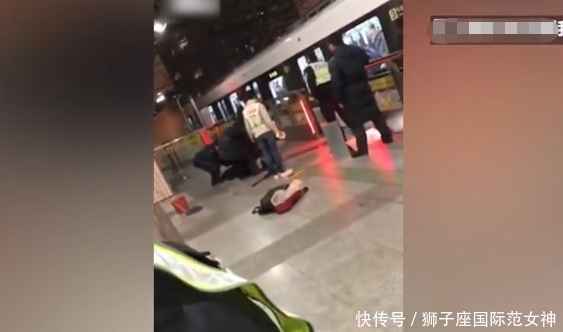 翻越上海地铁安全门,女乘客遭拦腰夹死,惨死缝