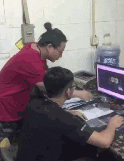 搞笑gif: 从你的眼神中, 看到了被爱的希望