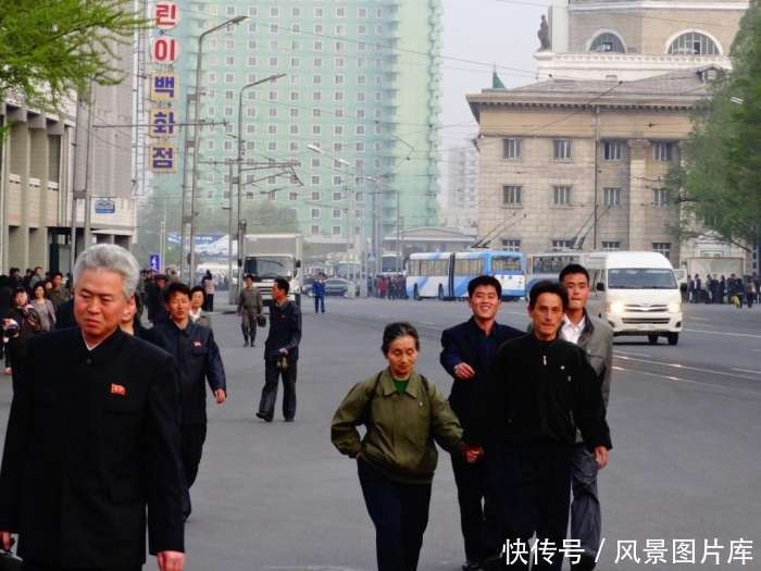 走进朝鲜：朝鲜人走路很有意思，心态流露！