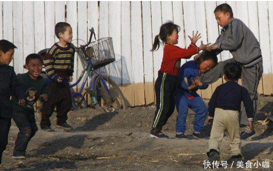 实拍朝鲜农村真实生活，不管是服装，还是房子像极中国的80年代