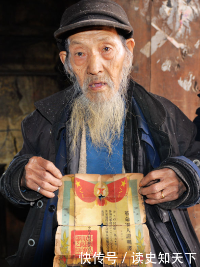 九旬老兵隐居深山,将邱少云唯一照片无偿捐赠,催人泪下的战友情