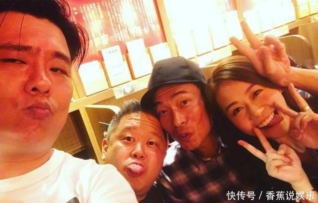 黄心颖2年前照片被扒!她靠许志安怀中开心吐舌