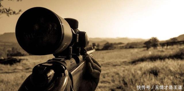 狙击手用重机枪狙杀IS指挥员,论狙击手在战场