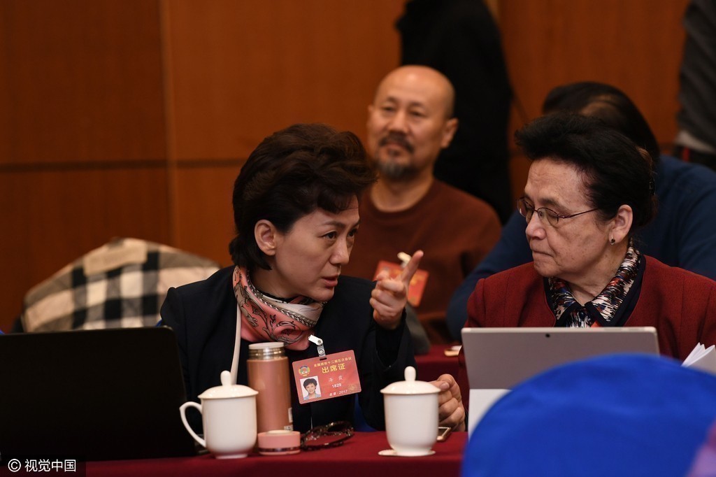 前锋:“特色中国”“明星议政” 前锋:“特色中国”“明星议政”