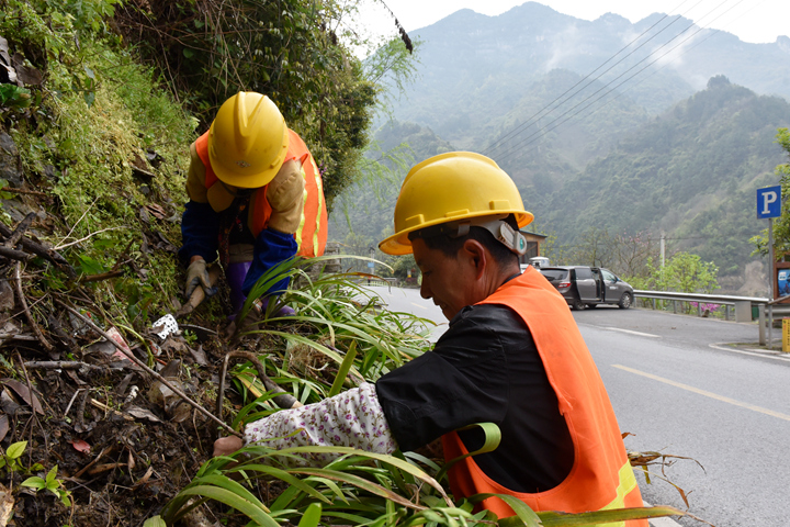 (图片新闻)\＂润色\＂旅游公路