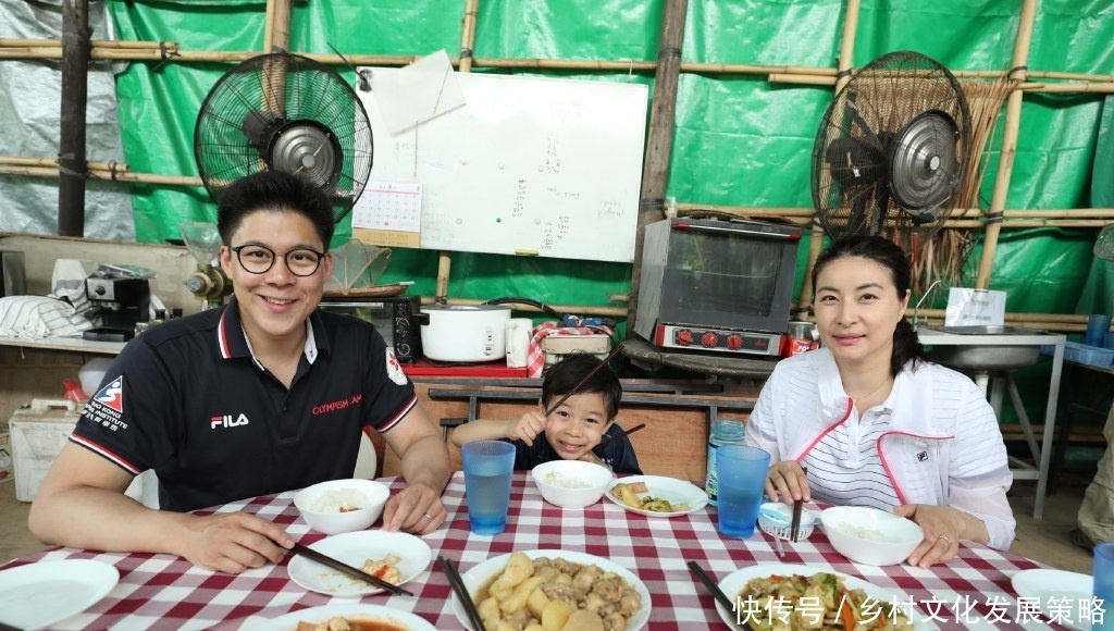 郭晶晶被曝怀三胎,霍启刚挂电话不回应,半月前