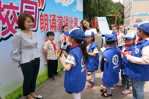 新华小记者采访老师