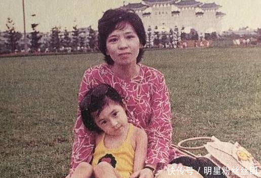 从小美到大,贾静雯童年照与咘咘相似度极高,网