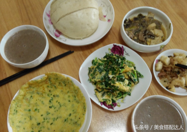 月收入5000元的贫困家庭的一日三餐