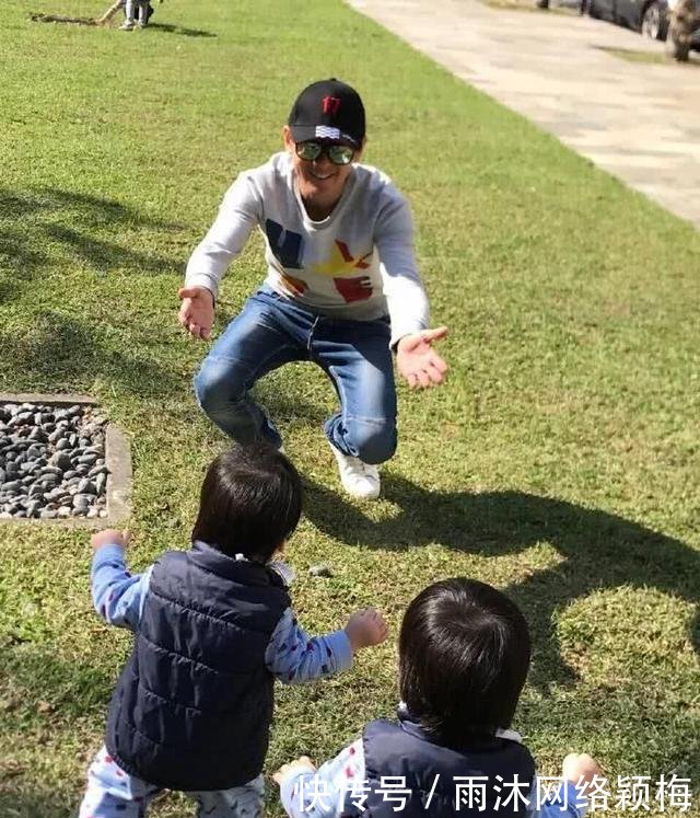 林志颖双胞胎儿子到了拆玩具的年龄, 好奇宝宝