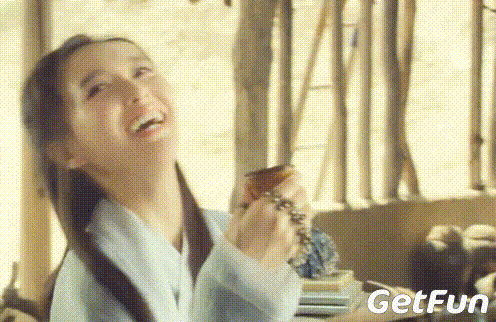 城墙上拥抱的镜头.