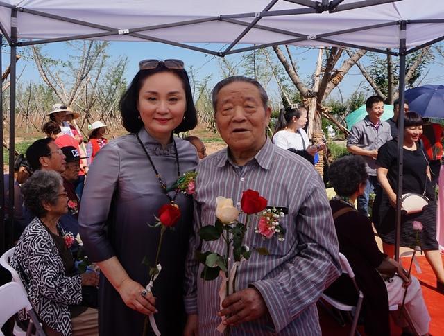 敏腔传人演唱了李正敏的《河湾洗衣》等代表性剧目选段,齐爱云,王新仓