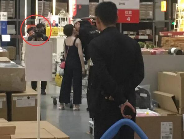 调官宣恋情,两人曾被曝恋爱逛街都自带摆拍团队