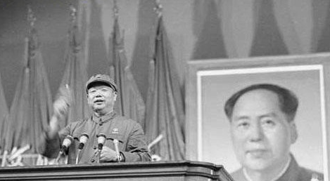 揭秘:毛主席为何把军队指挥权交给只当过重庆市委书记的他,不是