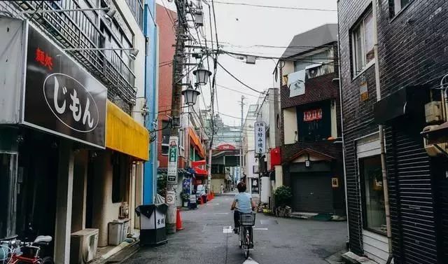 大家发现没，日本街头没有卖早餐的!