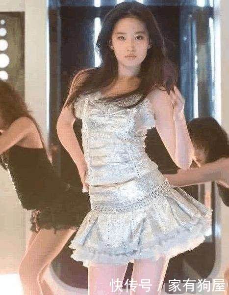 刘亦菲热舞照片, 下半身打扮让全场哗然, 网友: