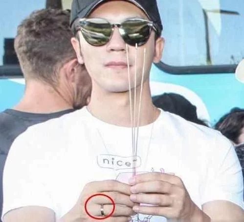 范冰冰与李晨最新消息!大黑牛摘下戒指,瘦成