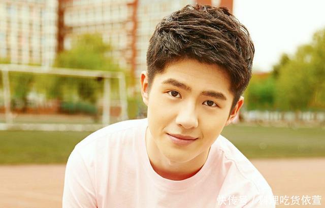 翩翩白衣少年,刘昊然的虎牙真可爱,头围也是认