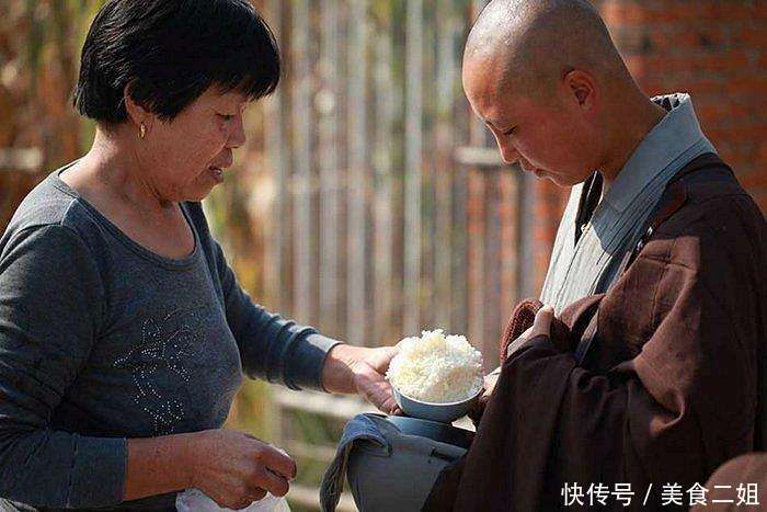 中国唯一一群不接受钱财的尼姑，一天只吃一餐，远离尘世