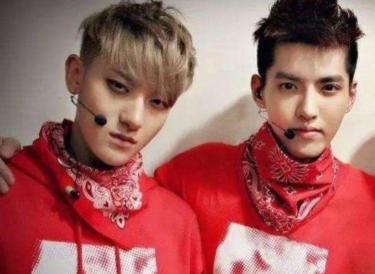 吴亦凡黄子韬罕见同框,两人拥抱冰释前嫌,画面