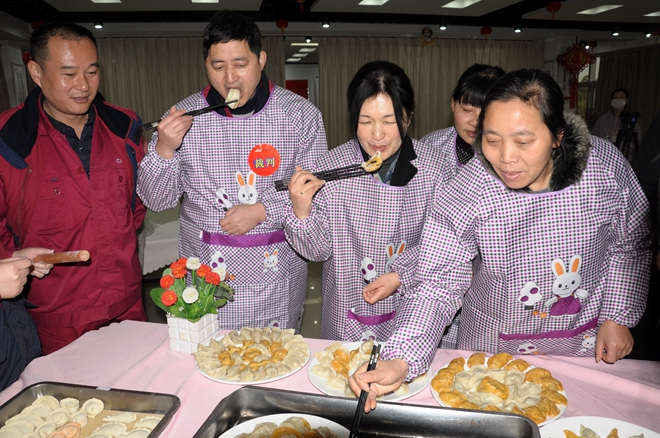 比比谁包的饺子好吃