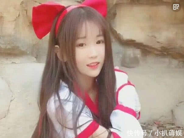 久违的杨清柠直播间为妈妈化妆,评论区被三个