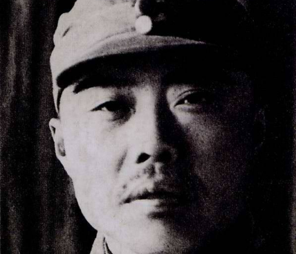 毛主席的一生丢了三次兵权,有两次都是拜他所赐,可结局却....