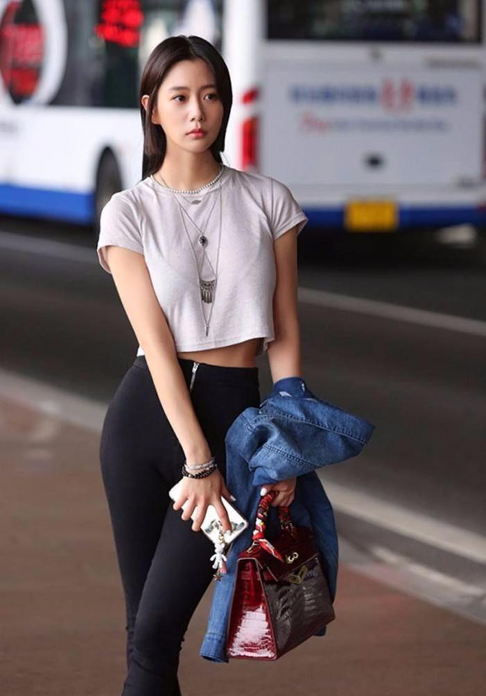 33岁克拉拉(李成敏)公布婚讯,没有嫁给帅气男星