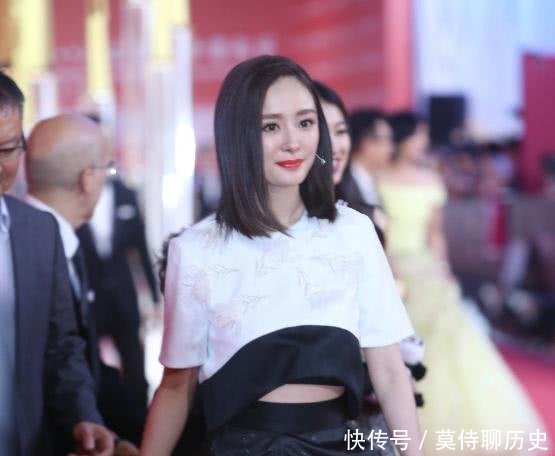 杨幂出席活动,肚子隆起衣服都盖不住,难掩孕味