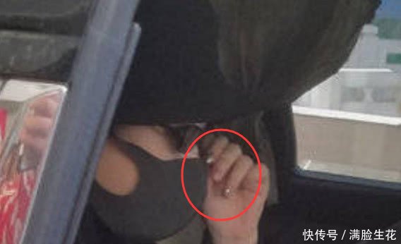 赵丽颖产后出院落座动作惹人心疼,手指上美甲