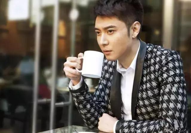 张丹峰为何如今才发声?可能不想做第二个黄心颖