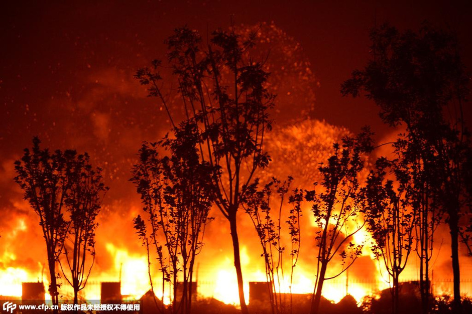 天津爆炸致400多人受伤 救援进行中