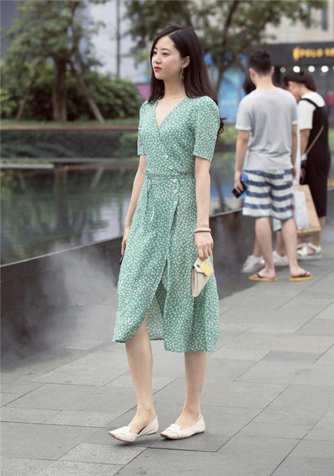街拍:富有活力的小姐姐,秀出青春活力范,非常有女人味 百乐宫娱乐