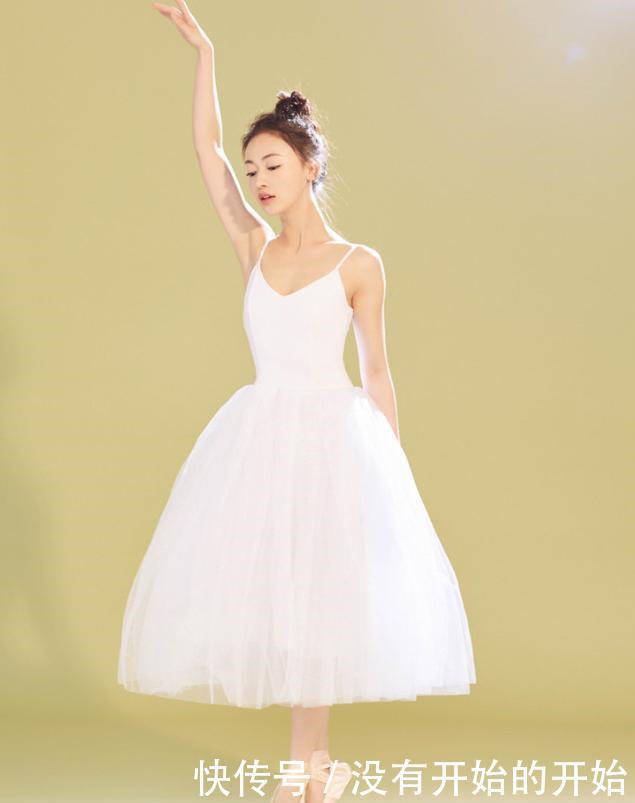 郑爽瘦成漫画腿,吴瑾言不修图比郑爽还瘦,最