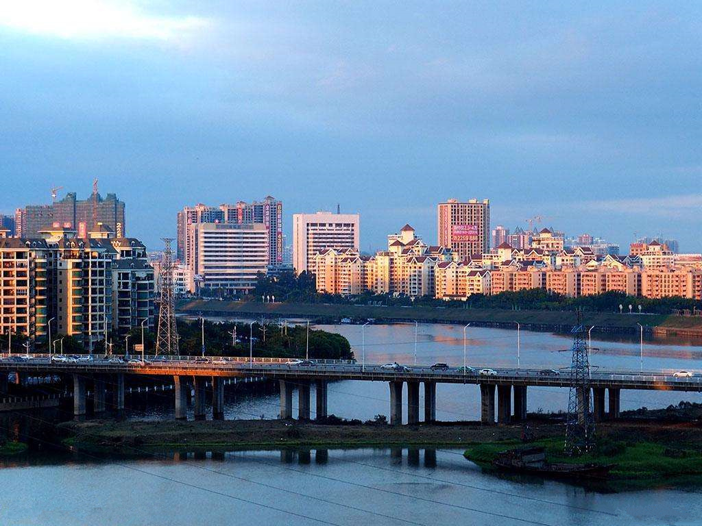 广东这座二线城市却拥有9个高铁站,未来很大希望冲进新一线!