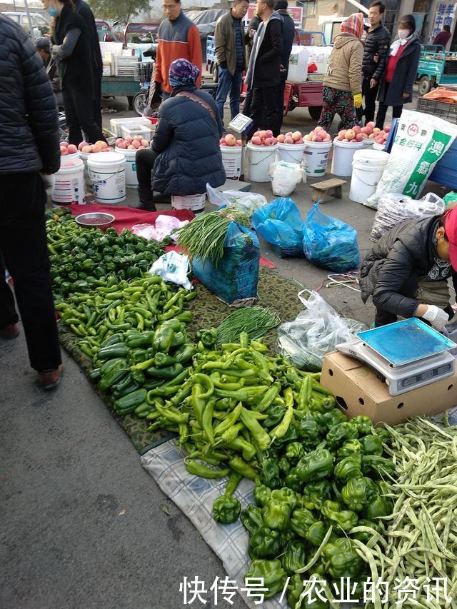 一个蔬菜摊一个月能赚多少钱？说出来你也许不信，看看摊主怎么说