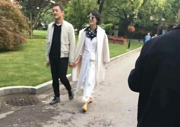 李亚鹏交往新女友曝光,同样是短发,外貌气质衣