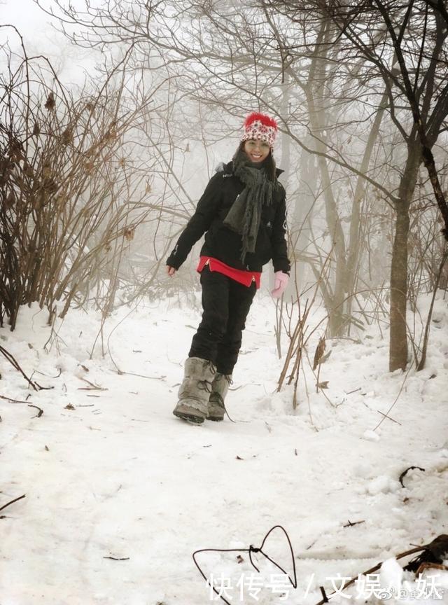 黄小蕾微博发文庆祝结婚周年纪念日，不惧七年之痒，要勇敢去爱！