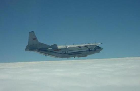 台媒称解放军军机绕台一圈,飞行员喊话:我是中