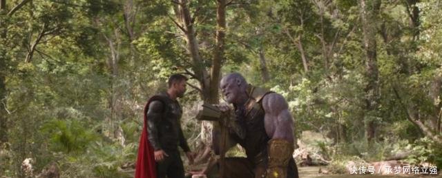 《复联3》雷神的斧子劈过来,拥有空间宝石的灭