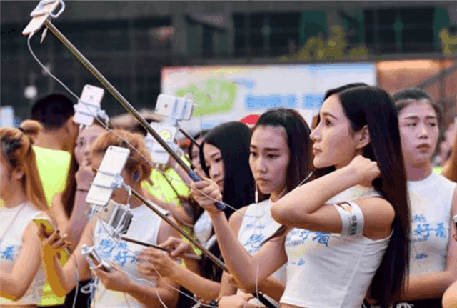 嘟嘟姐一条视频涨粉千万, 如今账号却被封, 官方