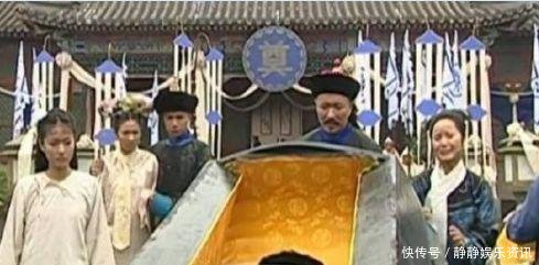 还珠格格紫薇要开棺看尔康,福伦说了这8个字,