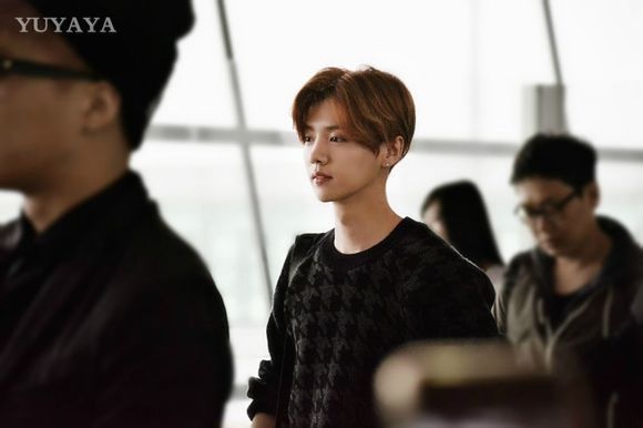 求证 鹿晗 这张是 素颜 吗,求证了好几张了都不是