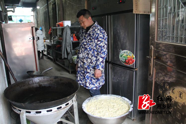 舌尖上的年味:黄灿传承的\"金石味道\"