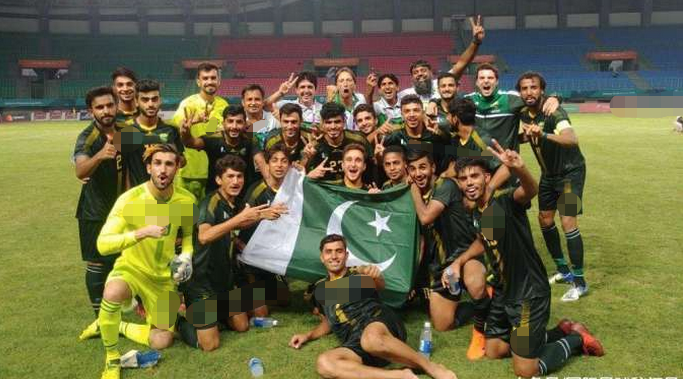 举国欢庆! 44年亚运首胜过后, 亚洲排名倒数第