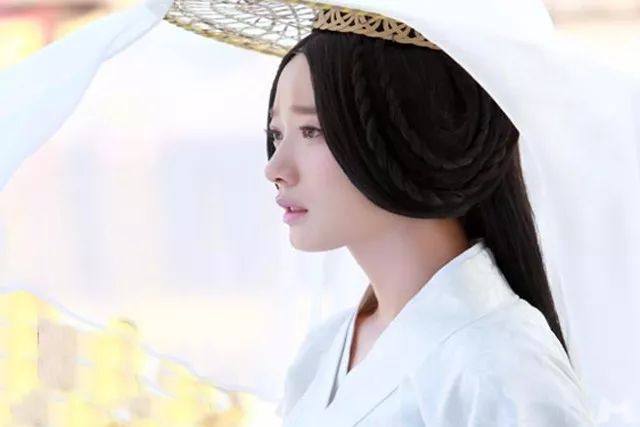 史上最牛女仆:不甘寂寞与小吏私通,生下儿子是