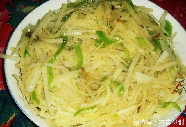 4岁宝宝吃完妈妈做的菜,当场口吐白沫,医生:没